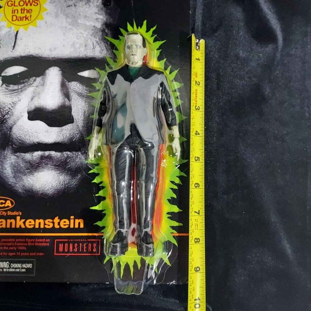 Frankenstein Sealed VHS 1931 Karloff &Clive Original UNIVERSAL 8"glow figure - Picture 14 of 15